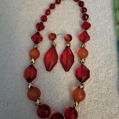 2 NECKLACE SETS