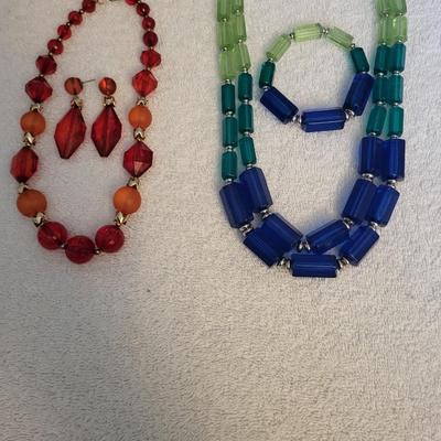 2 NECKLACE SETS