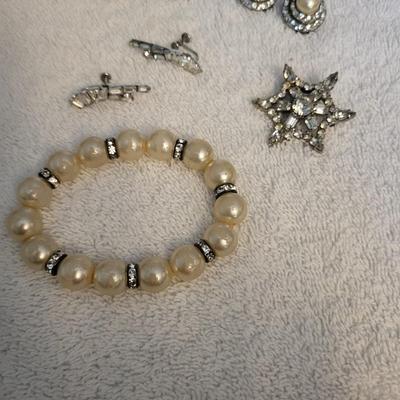 ART BROOCH AND OTHER VINTAGE JEWELRY