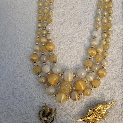 NICE ASSORTMENT OF VINTAGE JEWELRY