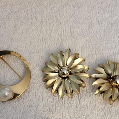 NICE ASSORTMENT OF VINTAGE JEWELRY