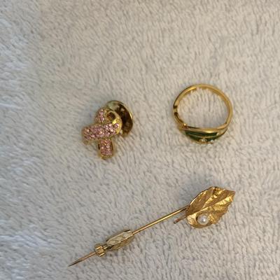 9 DAINTY PIECES OF JEWELRY