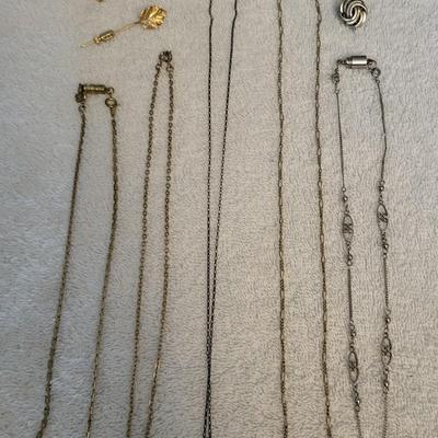 9 DAINTY PIECES OF JEWELRY