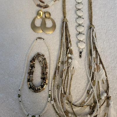 MULTI BEADED STRAND CHICO'S NECKLACE