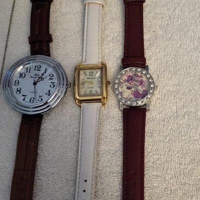 NECKLACES AND WATCHES