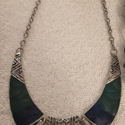 FASHION NECKLACES