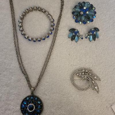 PRETTY COSTUME JEWELRY