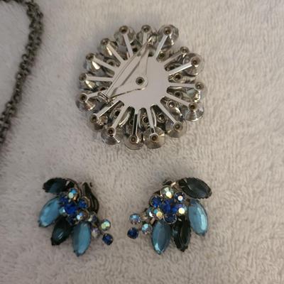 PRETTY COSTUME JEWELRY