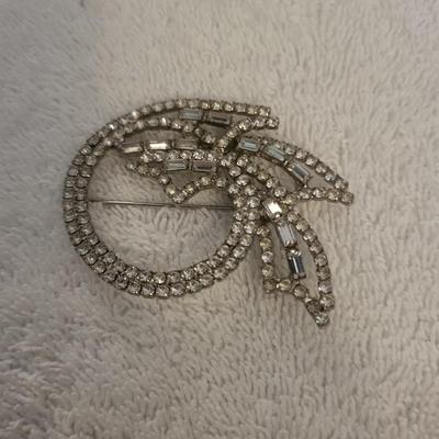 PRETTY COSTUME JEWELRY