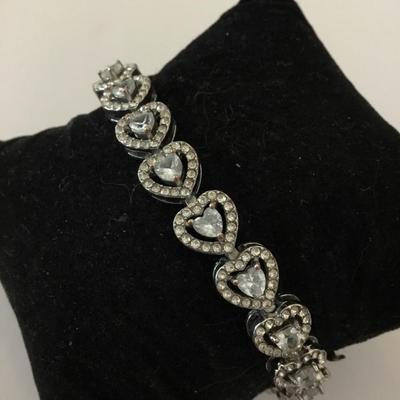 Beautiful vintage, Silvertone heart tennis bracelet