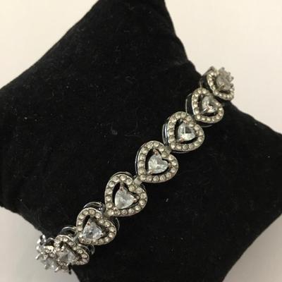 Beautiful vintage, Silvertone heart tennis bracelet