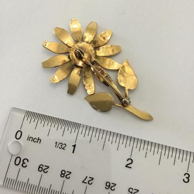 Vintage, gold, toned daisy enamel brooch