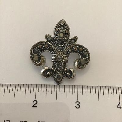 Vintage fleur de lis brooch