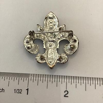 Vintage fleur de lis brooch