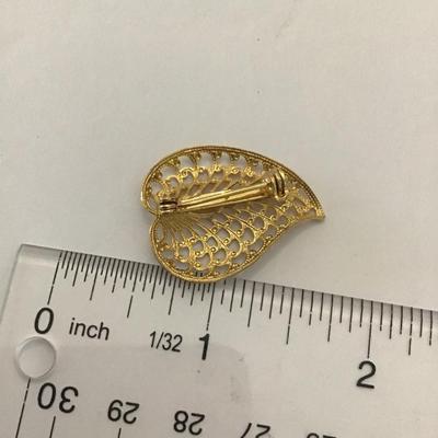 Vintage gold, toned leaf brooch very nice excellent condition