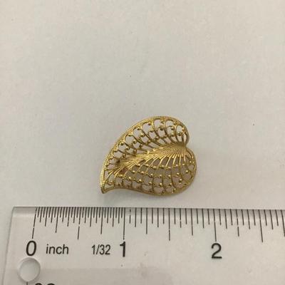Vintage gold, toned leaf brooch very nice excellent condition