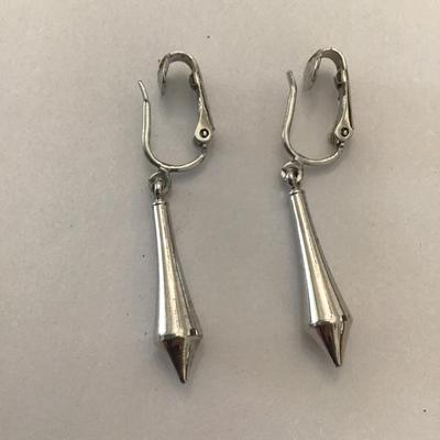 Vintage Sarah Coventry clip on dangle earrings