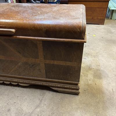 LOT 91: Lane Cedar Chest