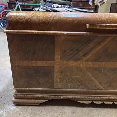 LOT 91: Lane Cedar Chest