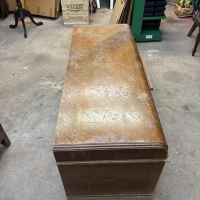 LOT 91: Lane Cedar Chest