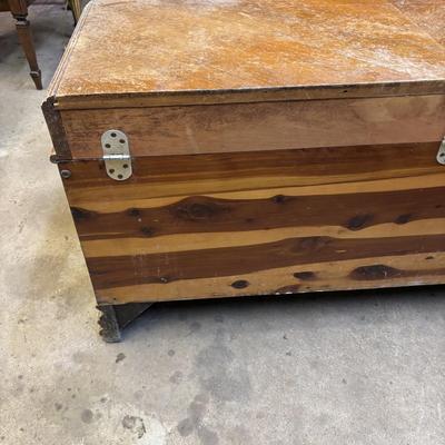 LOT 91: Lane Cedar Chest