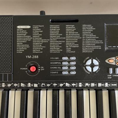 LOT 93: Zeny 61-Key Electronic Keyboard YM-288