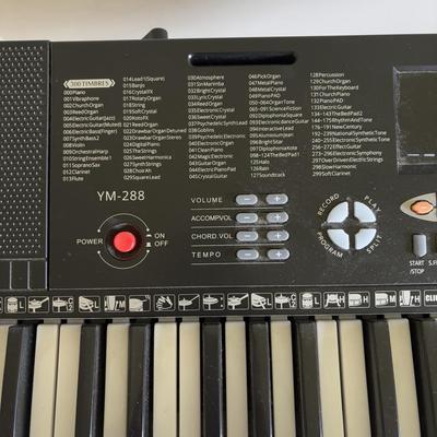 LOT 93: Zeny 61-Key Electronic Keyboard YM-288