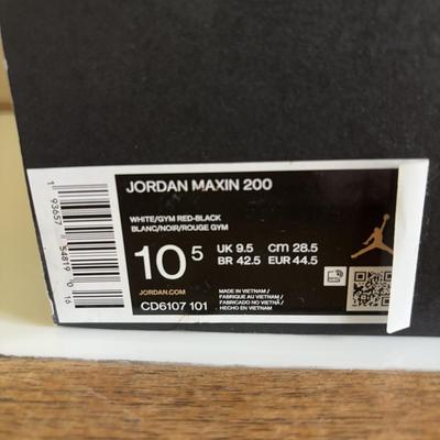 LOT 101: Nike Air Jordan Maxin 20, White/Gym Red-Black