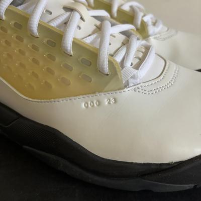LOT 101: Nike Air Jordan Maxin 20, White/Gym Red-Black