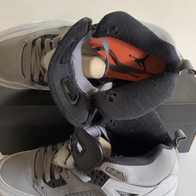 LOT 102: Nike Air Jordan Spizike, Cool Grey/Black/Wolf Grey