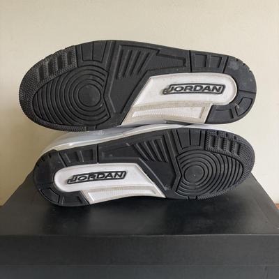 LOT 102: Nike Air Jordan Spizike, Cool Grey/Black/Wolf Grey
