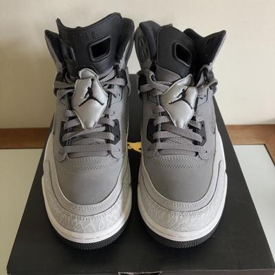LOT 102: Nike Air Jordan Spizike, Cool Grey/Black/Wolf Grey