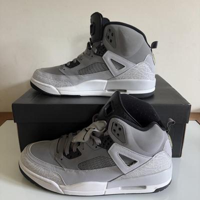 LOT 102: Nike Air Jordan Spizike, Cool Grey/Black/Wolf Grey