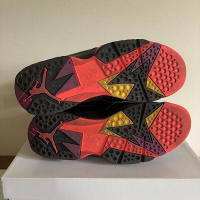 LOT 103: WMNS Nike Air Jordan 7 Retro, Black/Bright Crimson