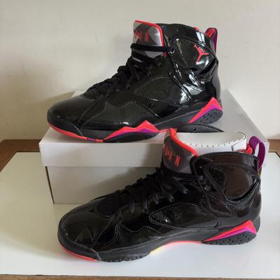 LOT 103: WMNS Nike Air Jordan 7 Retro, Black/Bright Crimson