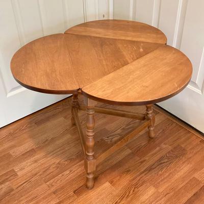 LOT 224: Tri-Fold Drop Leaf Wooden Accent Table with Wheaton Glass Martin Luther King and 1972 Republican Decorative Collectible Bottles