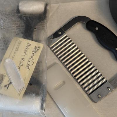 Tools of the Table fry pan/cover, Wok, Pampered Chef items, Plus