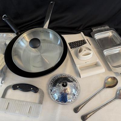 Tools of the Table fry pan/cover, Wok, Pampered Chef items, Plus