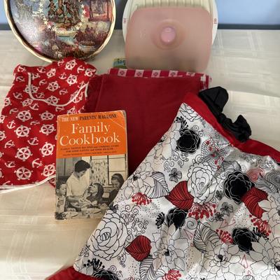Kitchen aprons, bacon micro dish, more