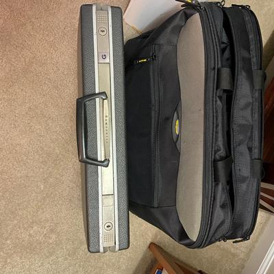 737 Targus & Vintage Samsonite Suitcases