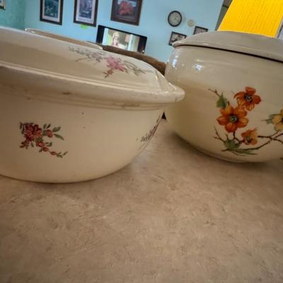 Vintage bowls with lids