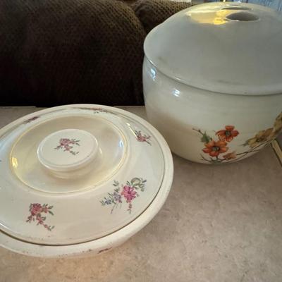 Vintage bowls with lids