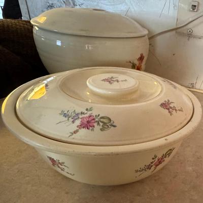 Vintage bowls with lids