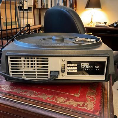 762 Kodak Carousel 600 Projector