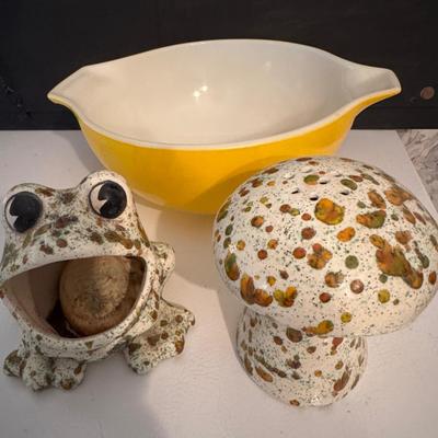 Vintage Pyrex bowl, Frog sponge holder and mushroom