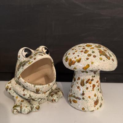 Vintage Pyrex bowl, Frog sponge holder and mushroom