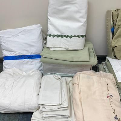768 Laundry Sheets & Linen Lot