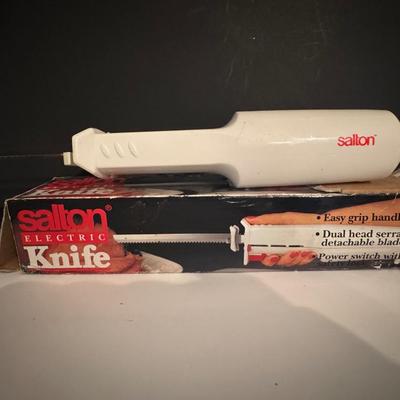 Hand mixer and electric knife