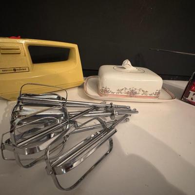 Hand mixer and electric knife