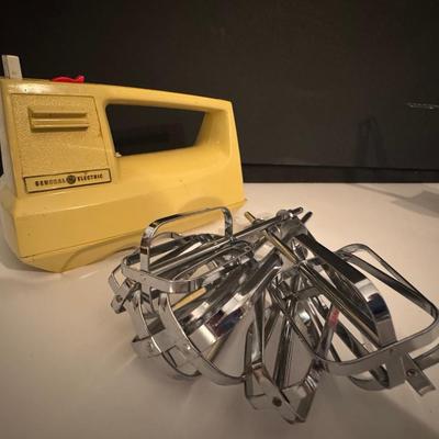 Hand mixer and electric knife